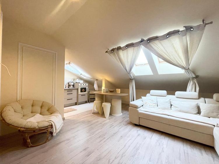Apartament cu 2 camere semidecomandat, mobilat în Soarelui