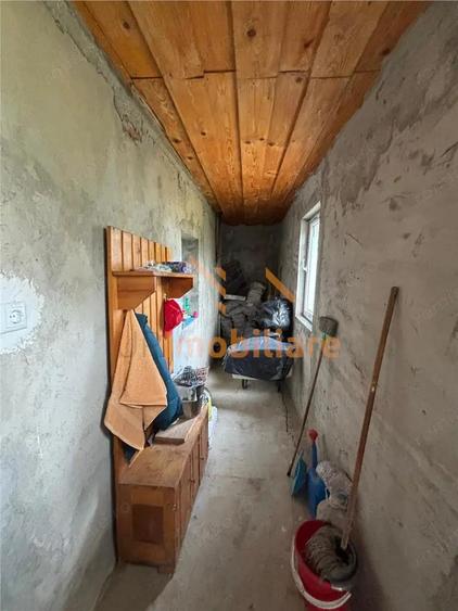 Casă cu 2 camere cu Teren 4000 Mp în Dernișoara