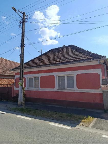 Casă cu 2 camere cu Teren 756 Mp în Central