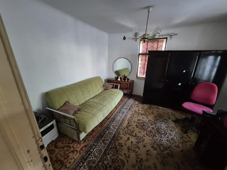 Casă cu 4 camere în Potlogi