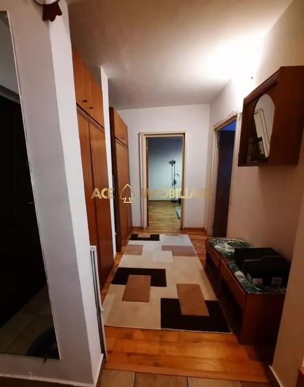 Apartament cu 2 camere decomandat, mobilat în Titan