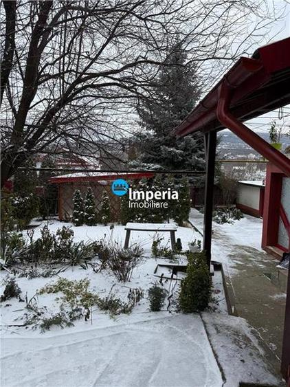 Casă individuală cu 6 camere cu Canalizare în Bucium