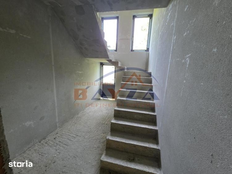Casă cu 6 camere cu Teren 1500 Mp în Dumbrăvița