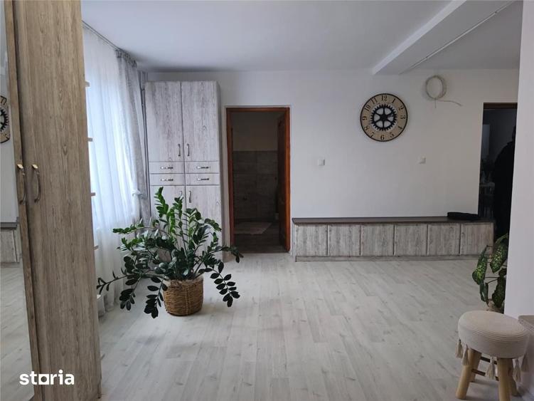 Casă cu 4 camere cu Teren 720 Mp în Criș