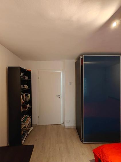 Apartament cu 3 camere semidecomandat în Baicului