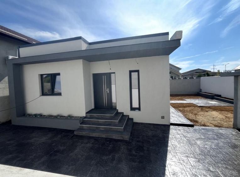 Casă cu 3 camere în Malu Mare