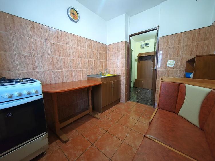 Apartament cu 2 camere decomandat, mobilat în Podul de Fier