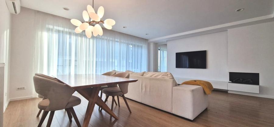 Apartament cu 3 camere decomandat, mobilat în Sisești