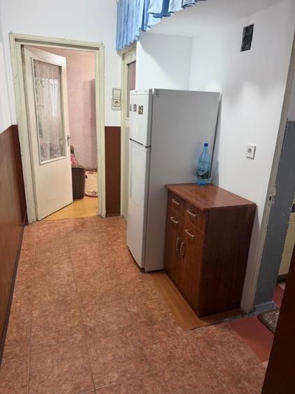 Apartament cu 2 camere semidecomandat, mobilat în Craiovița Nouă
