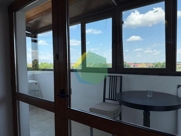 Apartament cu 3 camere semidecomandat, mobilat în Central