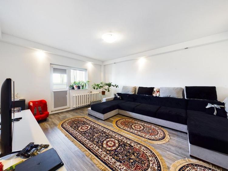 Apartament cu 4 camere decomandat în Panduri
