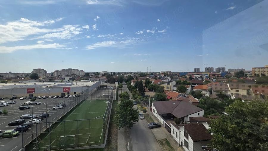 Apartament cu 6 camere decomandat în Banu Mărăcine