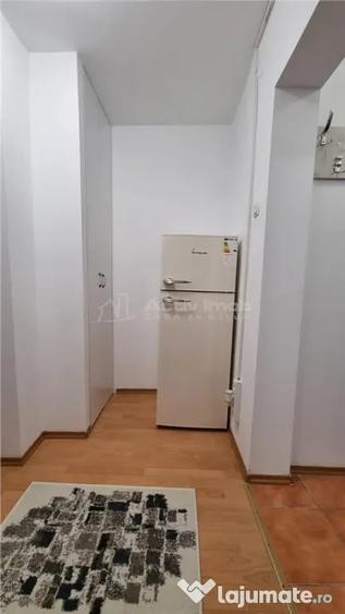 Garsonieră decomandată în Micro 20