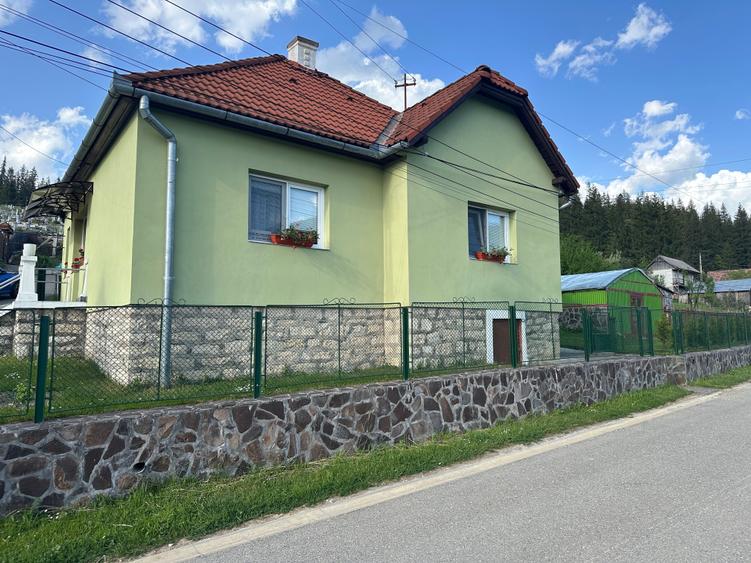 Casă cu 2 camere cu Teren 500 Mp în Central
