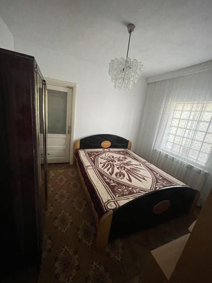 Casă cu Teren 200 Mp în Central