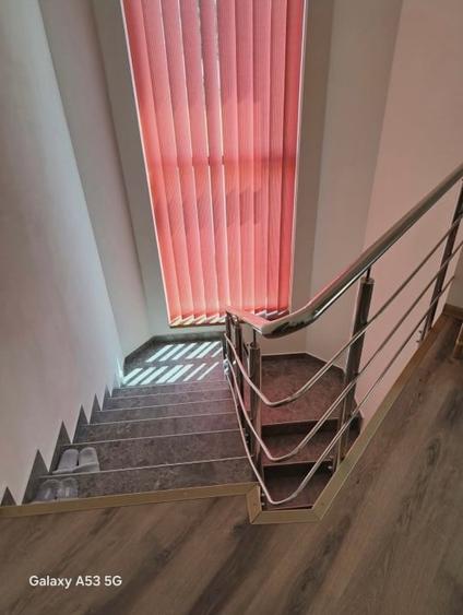 Casă individuală cu 5 camere cu Canalizare în Central