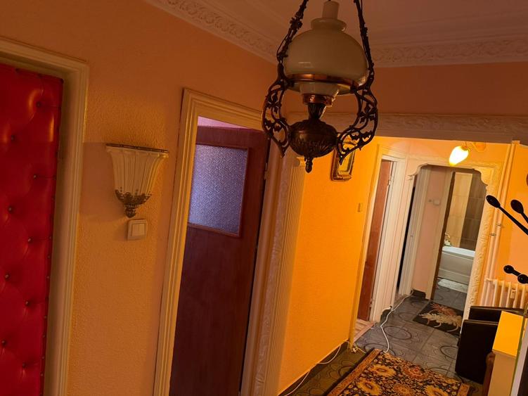 Apartament cu 3 camere decomandat în Km 4-5