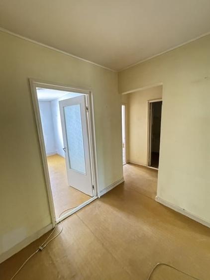 Apartament cu 3 camere decomandat, mobilat în Mioriței