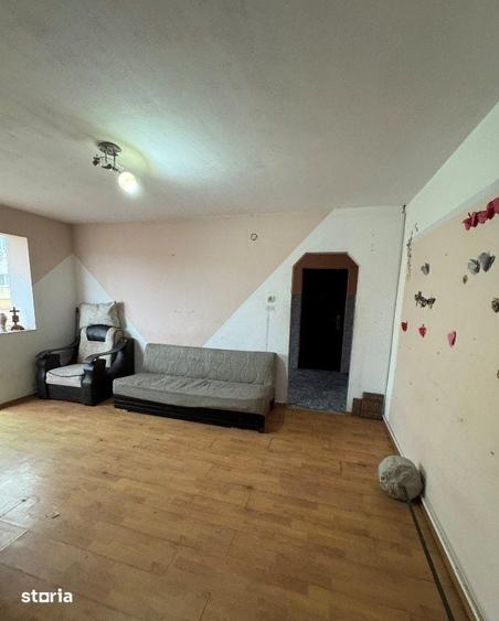 Apartament cu 3 camere semidecomandat în Central