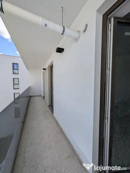 Apartament cu 3 camere semidecomandat în Florești