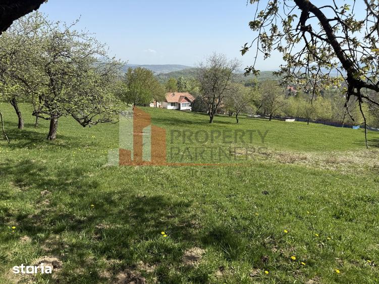 Teren de 1436 mp, în Bran