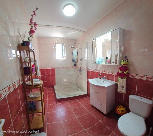 Casă individuală cu 5 camere cu Canalizare în Central