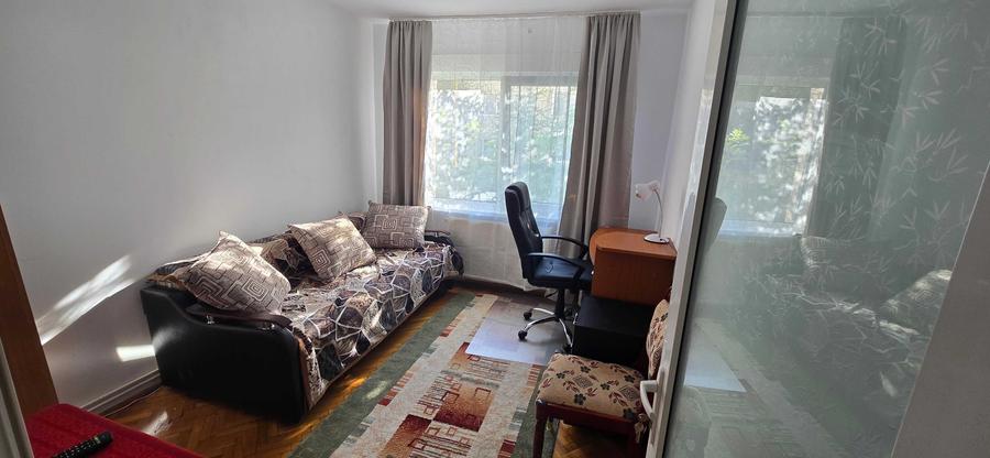 Apartament cu 3 camere decomandat în Astra