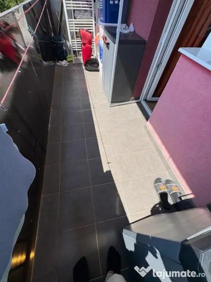 Apartament cu 3 camere semidecomandat în Florești