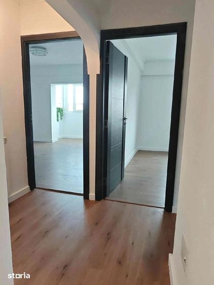 Apartament cu 4 camere decomandat în Calea Moldovei