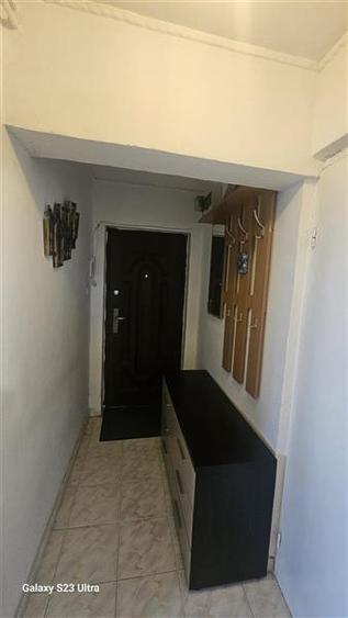 Apartament cu 2 camere semidecomandat în Berceni