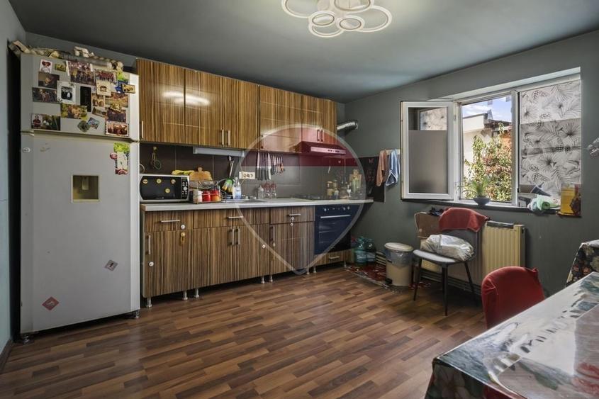 Casă individuală cu 14 camere cu Teren 457 Mp în Rahova