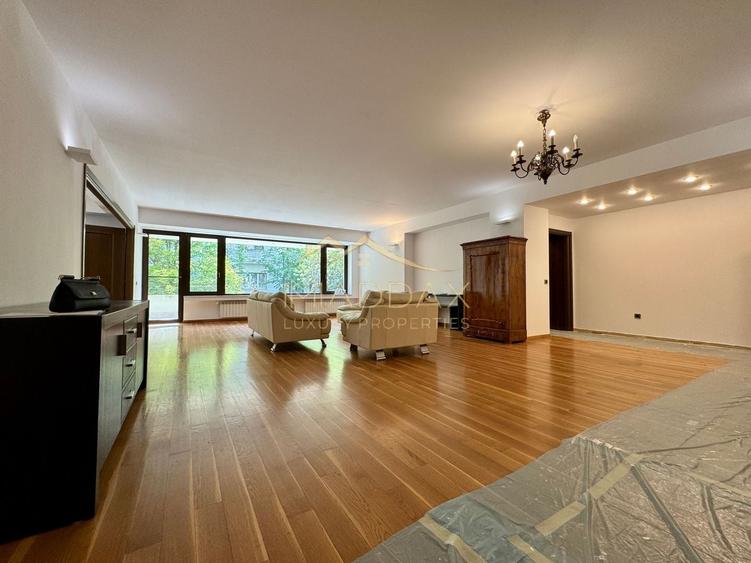 Apartament cu 4 camere circular, mobilat în Capitale