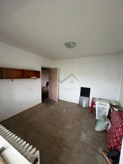 Apartament cu 2 camere semidecomandat în Podu Roș