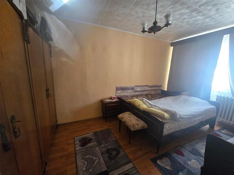 Apartament cu 4 camere semidecomandat, mobilat în Central