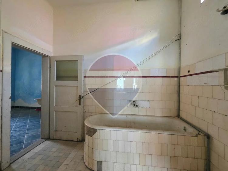 Casă cu 2 camere cu Teren 240 Mp în Central