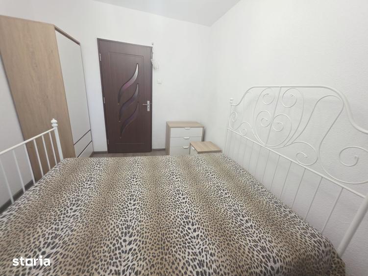 Apartament cu 3 camere decomandat în Tractorul