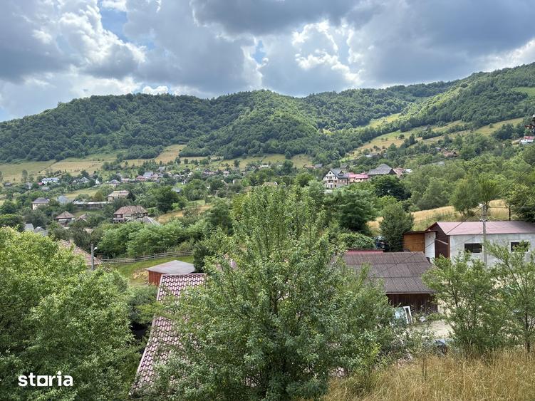 Casă cu 4 camere cu Teren 1300 Mp în Băi