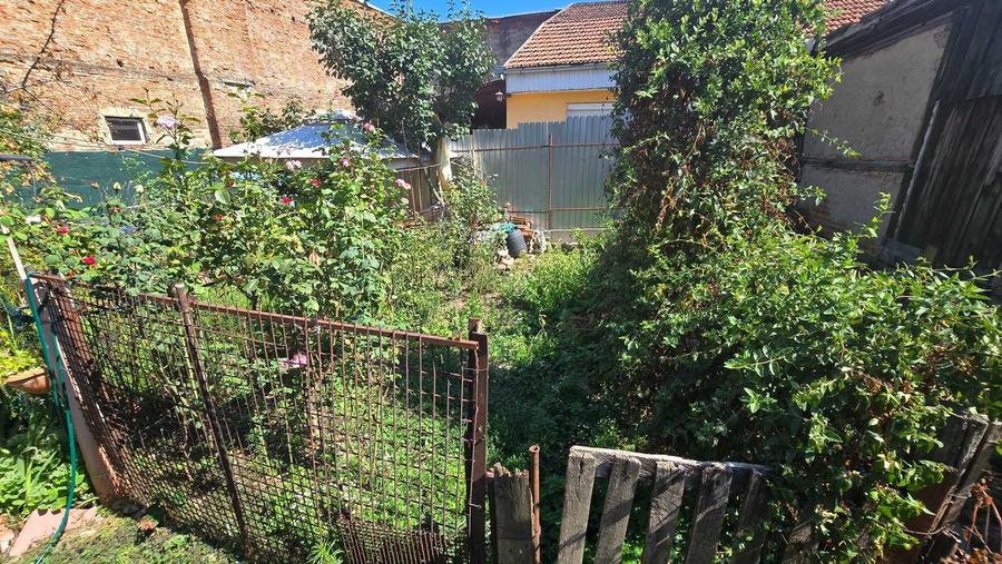 Casă cu 2 camere cu Teren 80 Mp în Central