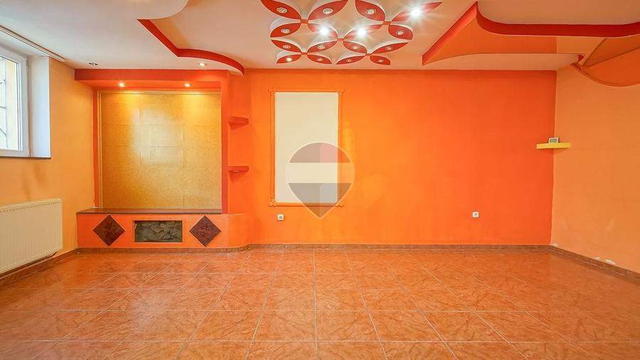 Apartament cu 2 camere semidecomandat în Centrul Civic