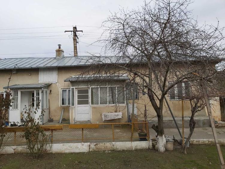 Casă cu 4 camere în Hârșova