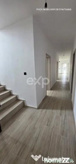 Casă cu 8 camere cu Teren 1388 Mp în Voinești