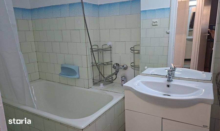 Apartament cu 2 camere decomandat în Podu Roș