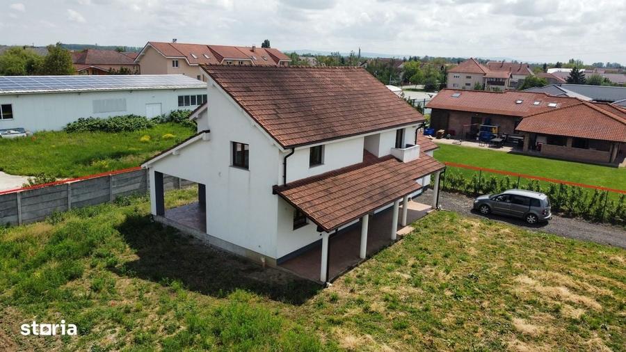 Casă cu 4 camere în Central