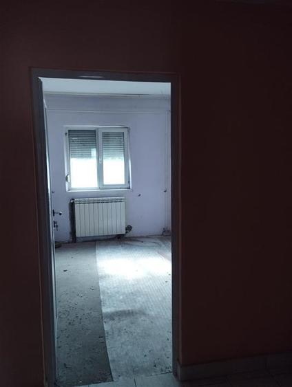 Apartament cu 3 camere decomandat, mobilat în 9 Mai