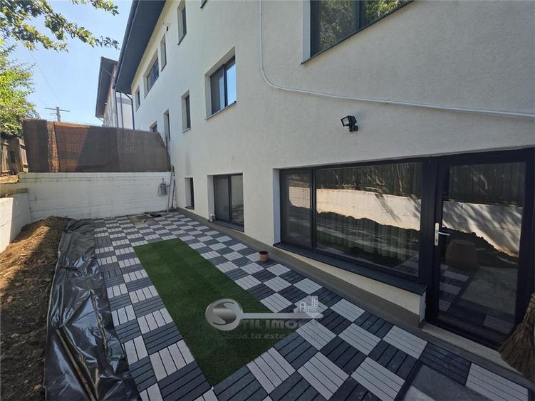 Apartament cu 3 camere decomandat, mobilat în Bucium