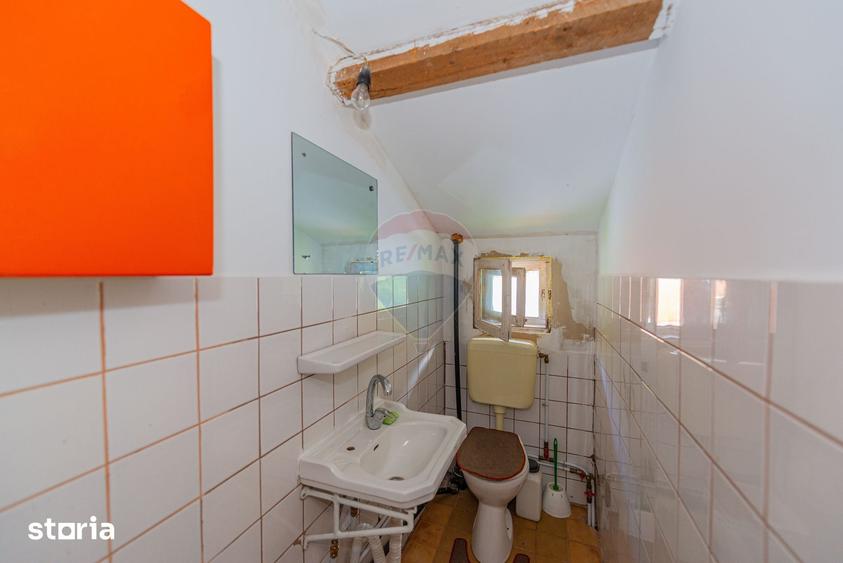 Casă cu 6 camere cu Teren 439 Mp în Măneciu