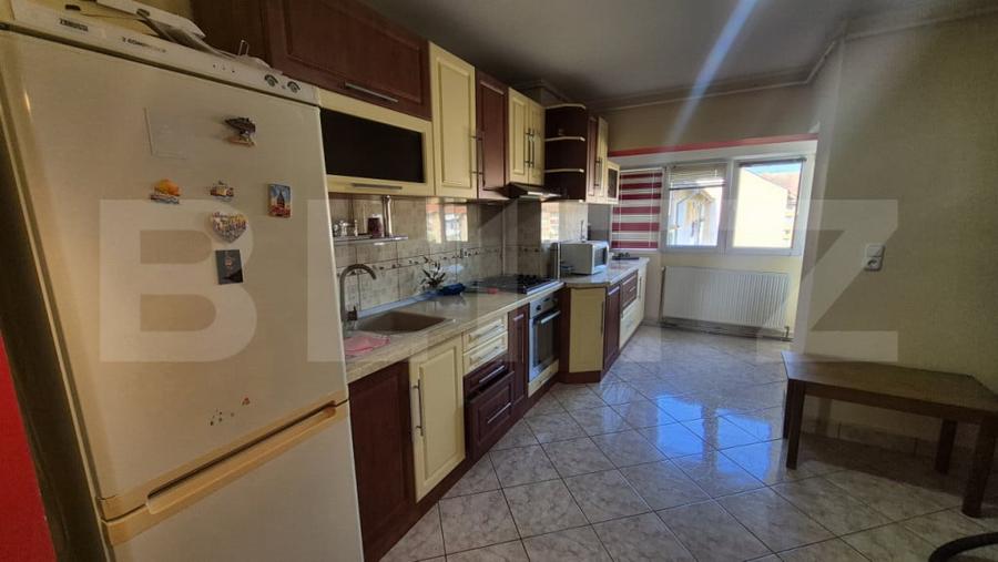 Apartament cu 3 camere decomandat în Carpați 2