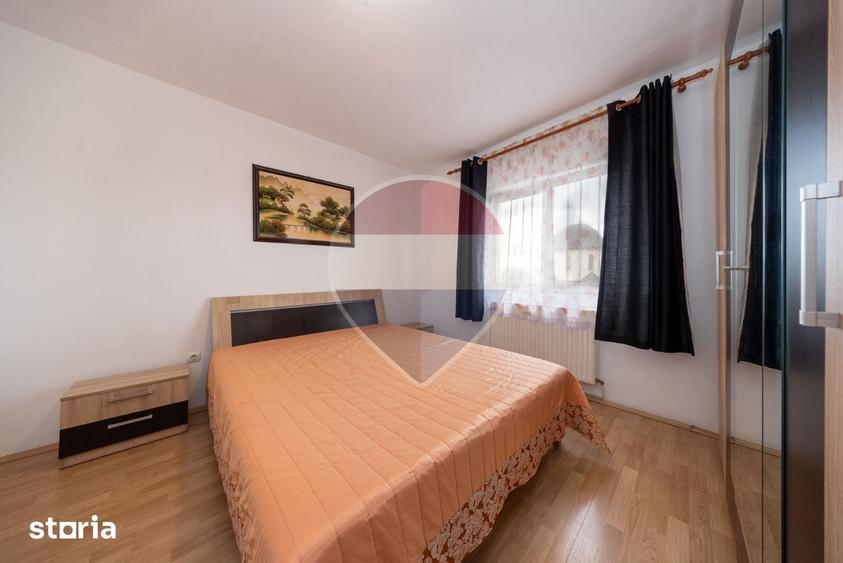 Apartament cu 3 camere decomandat în Tractorul