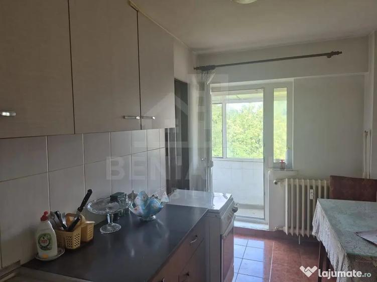 Apartament cu 3 camere decomandat în Sărari