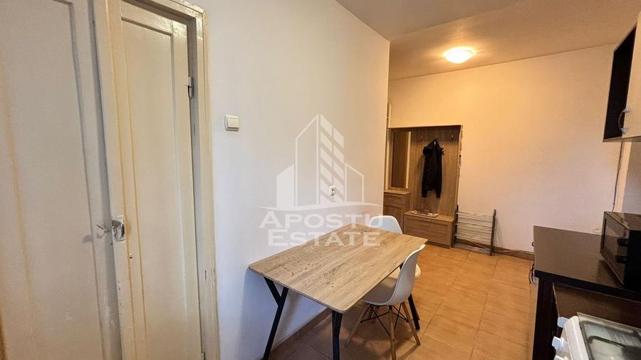 Apartament cu 2 camere semidecomandat, mobilat în Complex Studențesc